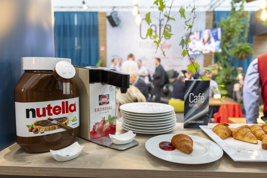 Nutella- und Schwartau-Spender zur Selbstbedienung